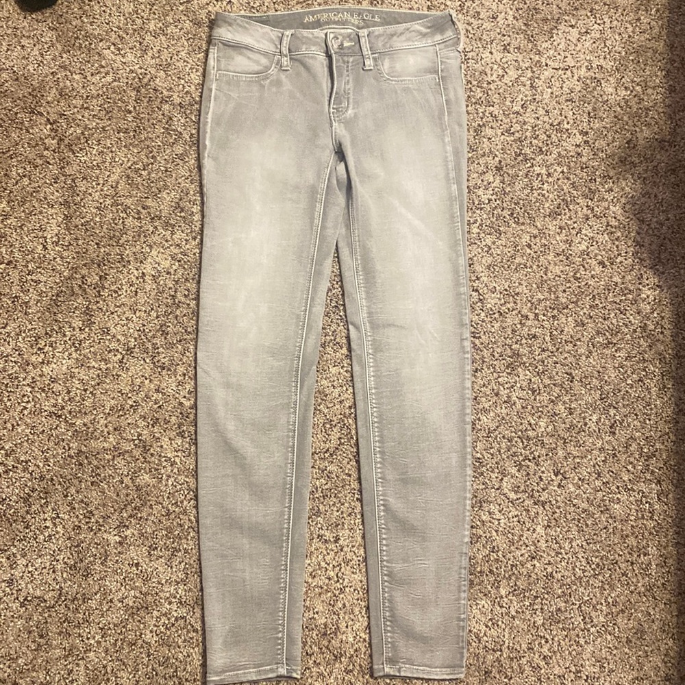 🦅 American Eagle Outfitters Faded Gray Denim Jegging 🦅